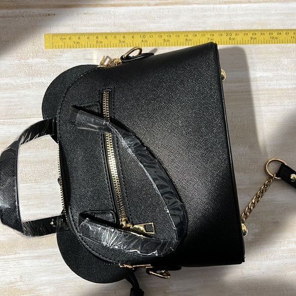 New Minnie Mouse black and red small handbag with adjustable and removable strap - Picture 3 of 8